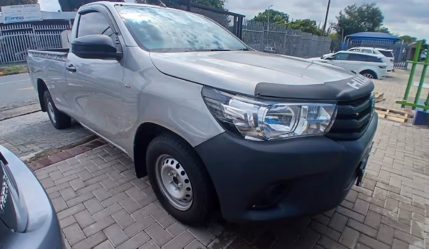 2020 Toyota Hilux LOW BASE TOYOTA HILUX 2.4