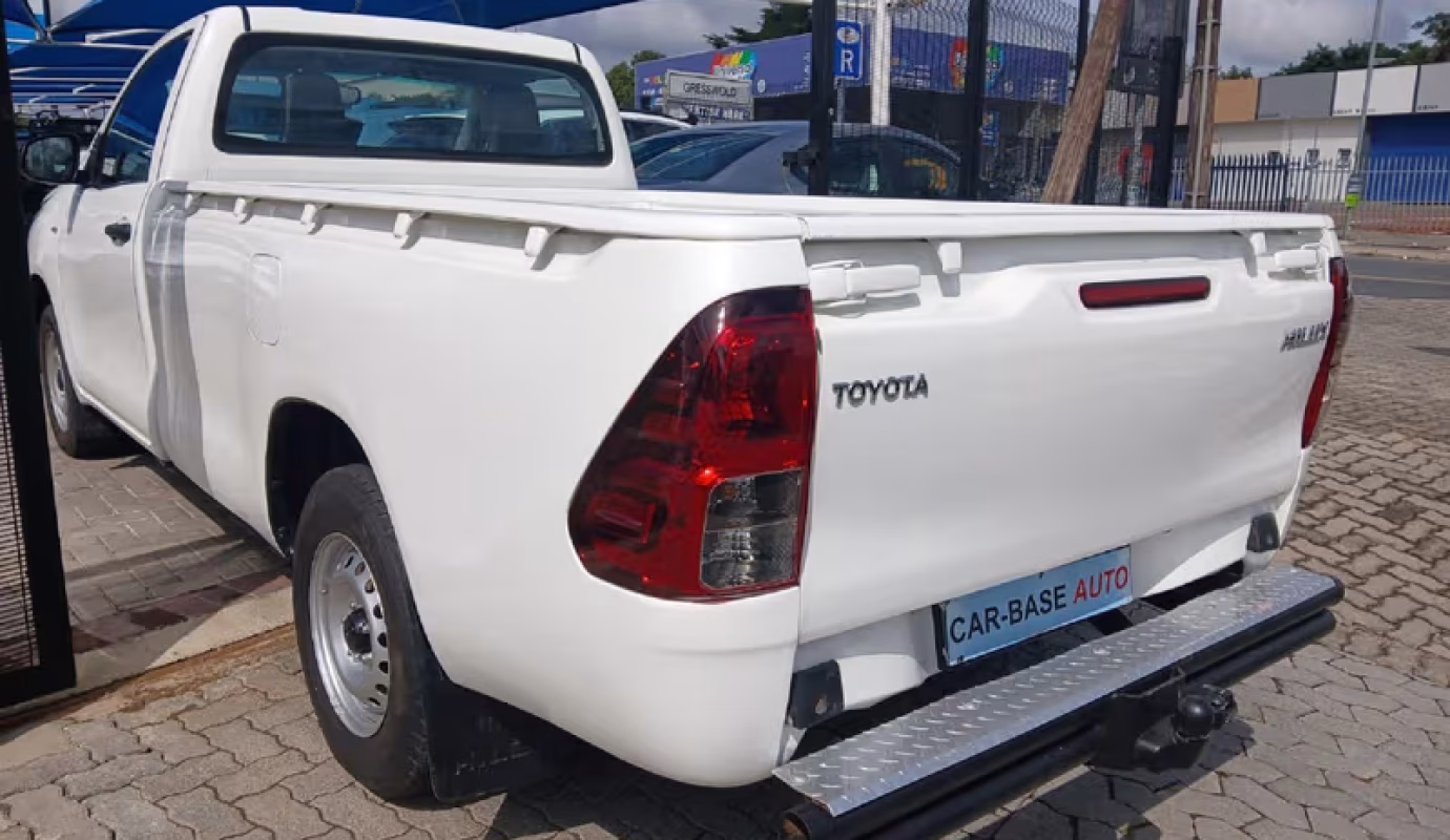 2023 Toyota Hilux LOW BASE TOYOTA HILUX 2.4