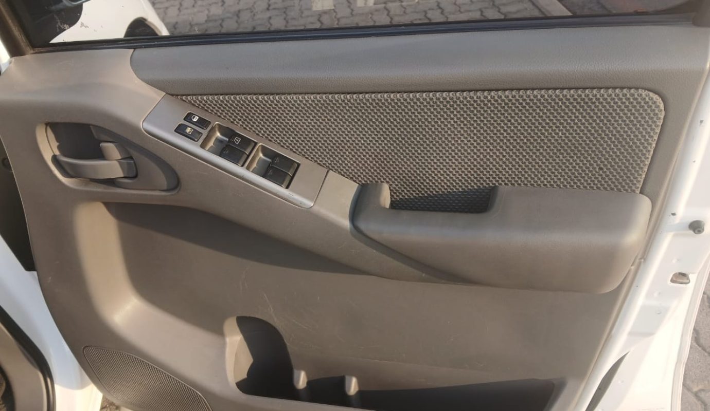 2010 Nissan Navara 2.5 4×2 TDI double cab