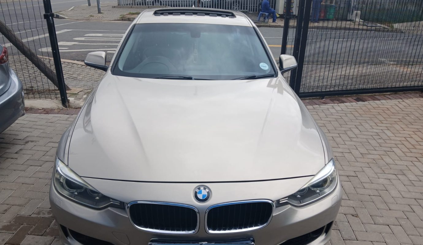2013 BMW 320i  Automatic