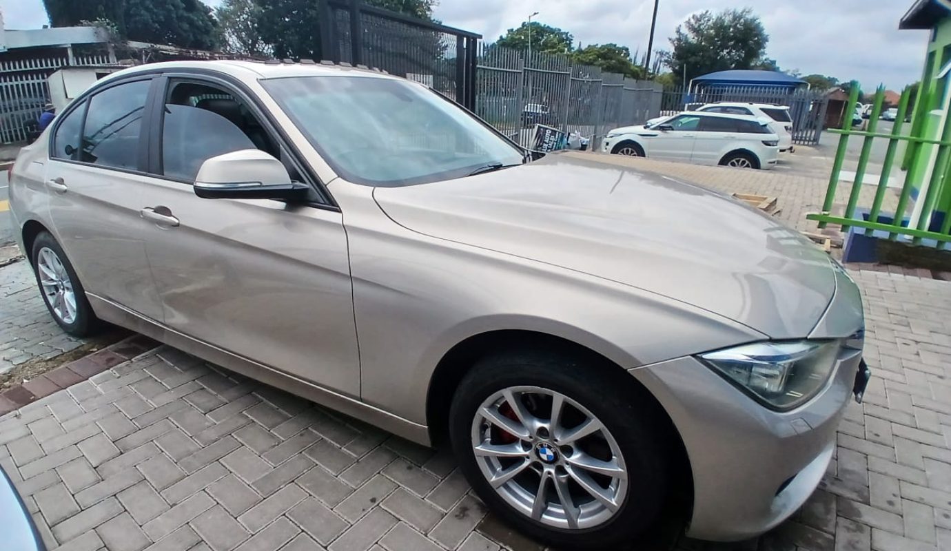 2013 BMW 320i  Automatic