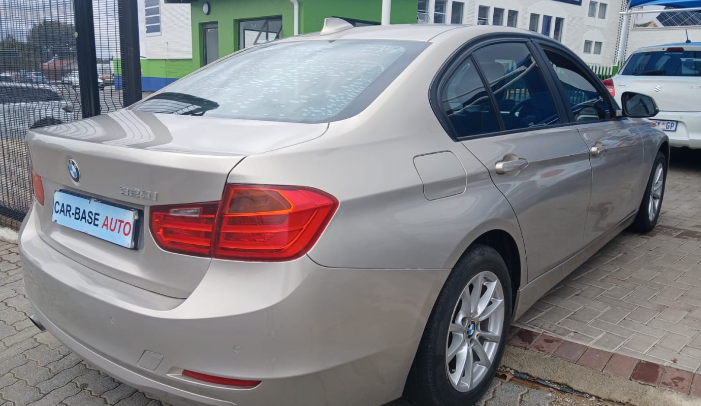 2013 BMW 320i  Automatic