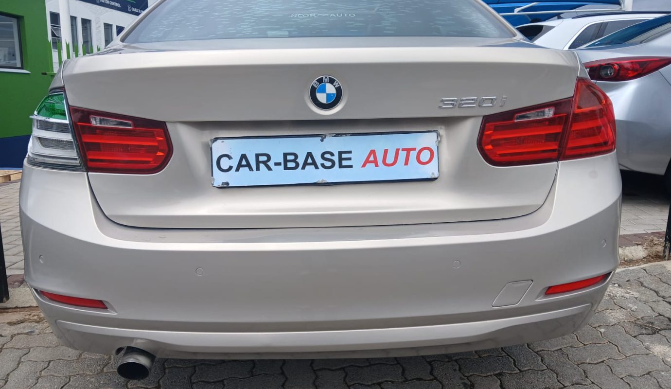 2013 BMW 320i  Automatic