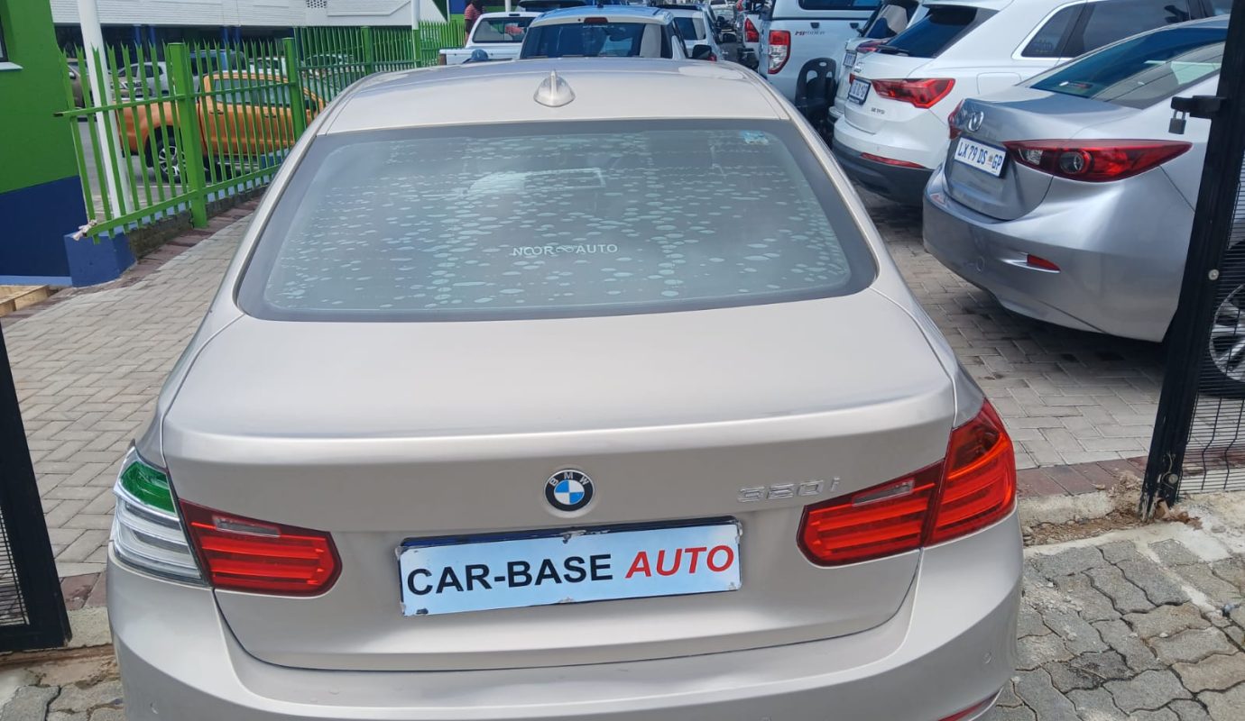 2013 BMW 320i  Automatic