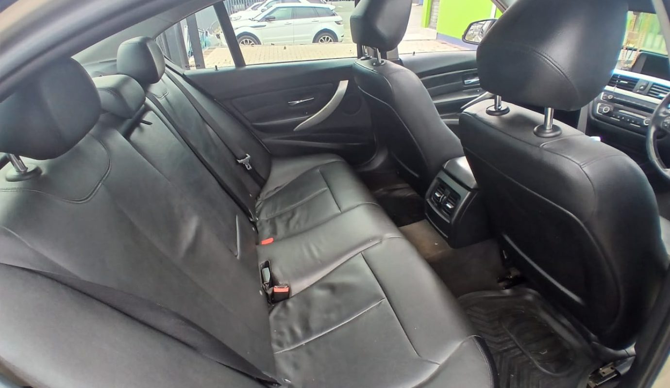 2013 BMW 320i  Automatic