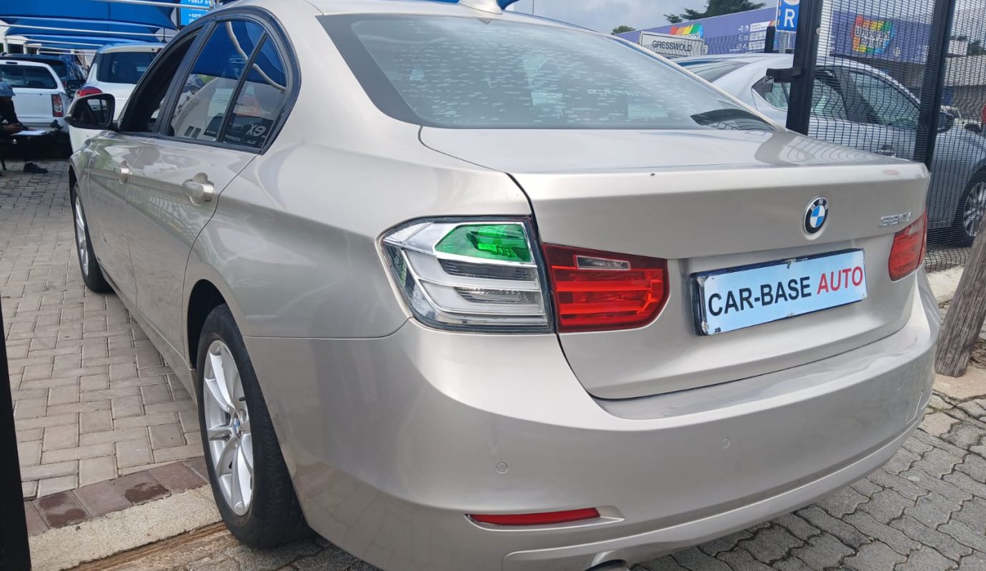 2013 BMW 320i  Automatic