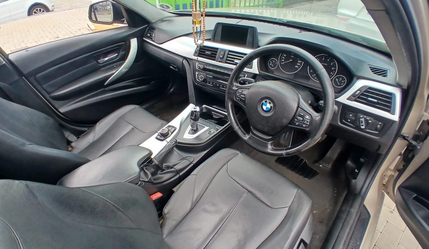 2013 BMW 320i  Automatic