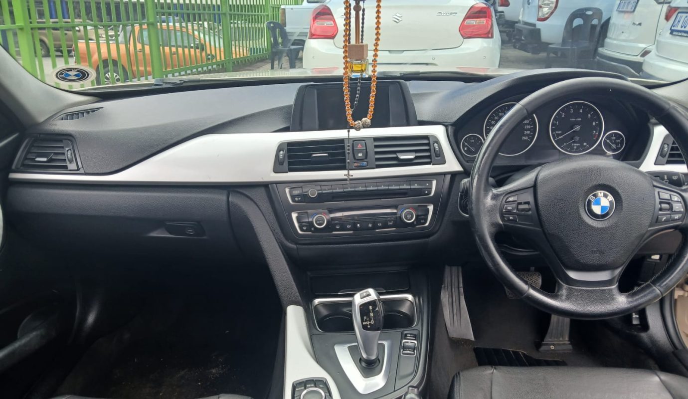 2013 BMW 320i  Automatic