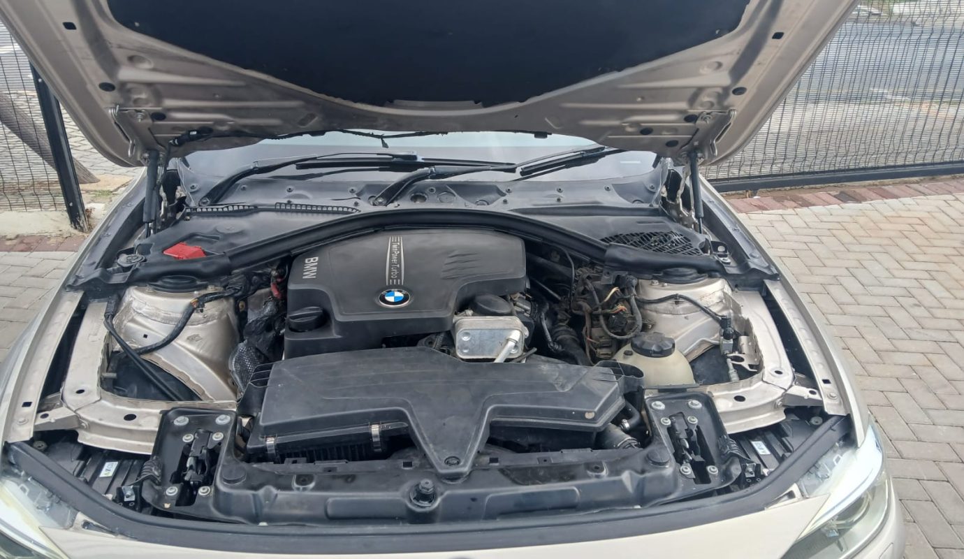 2013 BMW 320i  Automatic