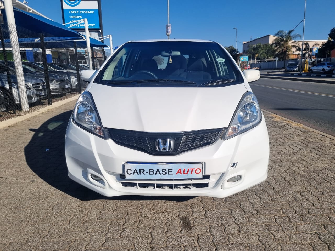 
								2011 Honda Jazz 1.4 Auto – White | full									