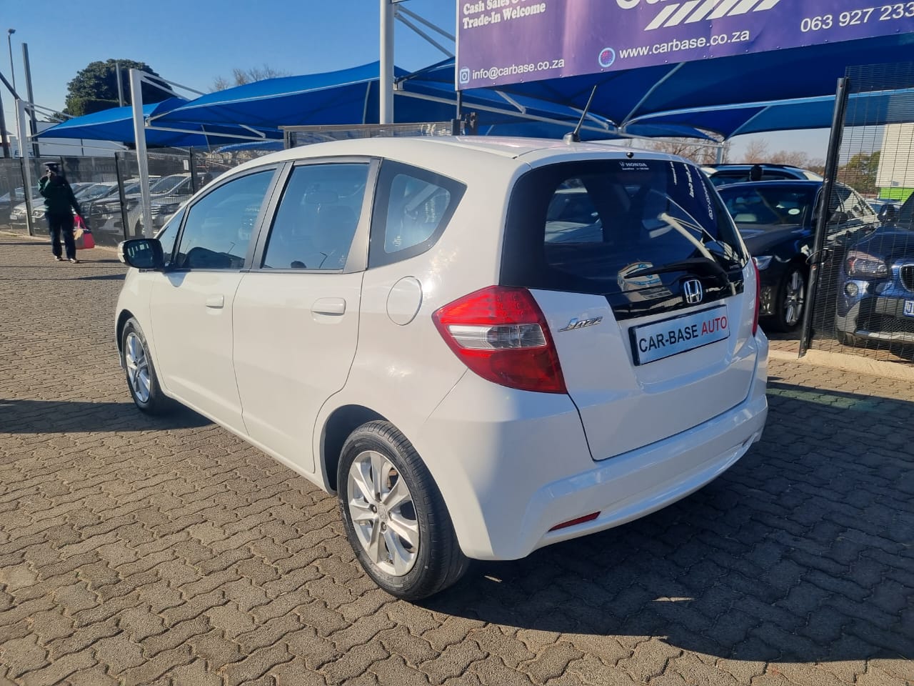 
								2011 Honda Jazz 1.4 Auto – White | full									