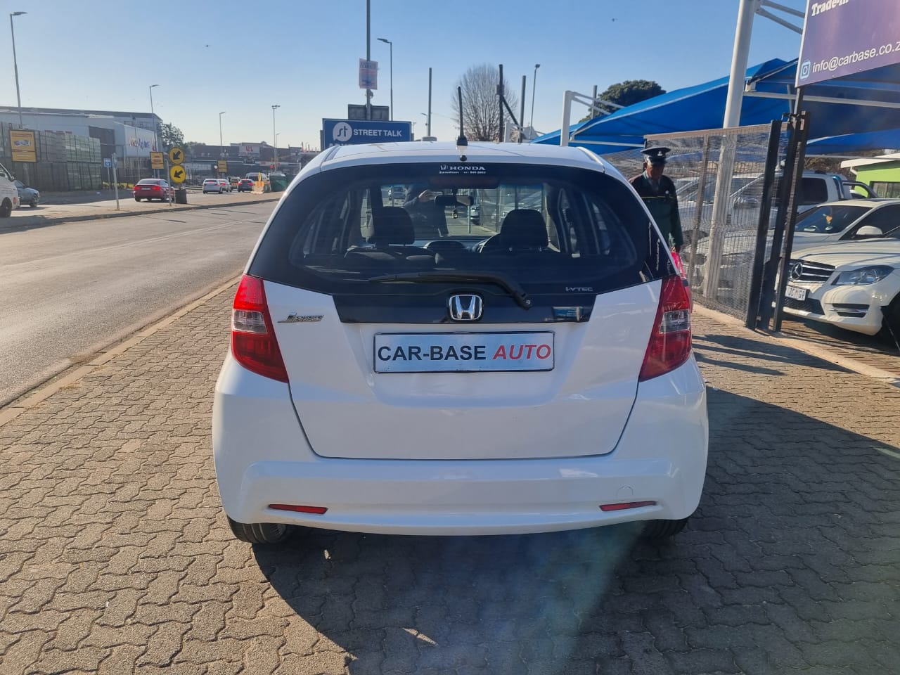 
								2011 Honda Jazz 1.4 Auto – White | full									