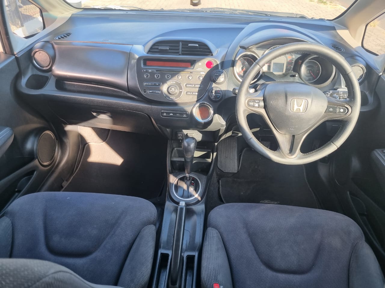 
								2011 Honda Jazz 1.4 Auto – White | full									