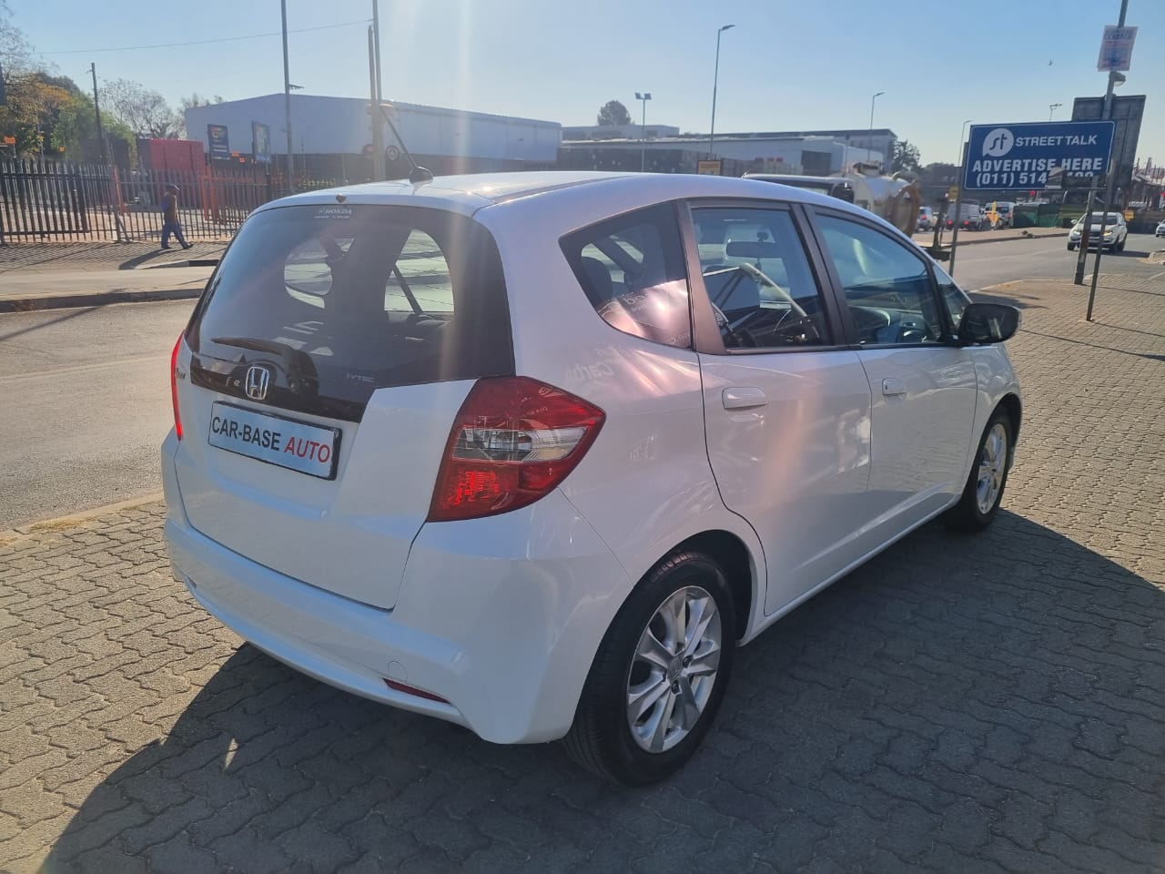
								2011 Honda Jazz 1.4 Auto – White | full									
