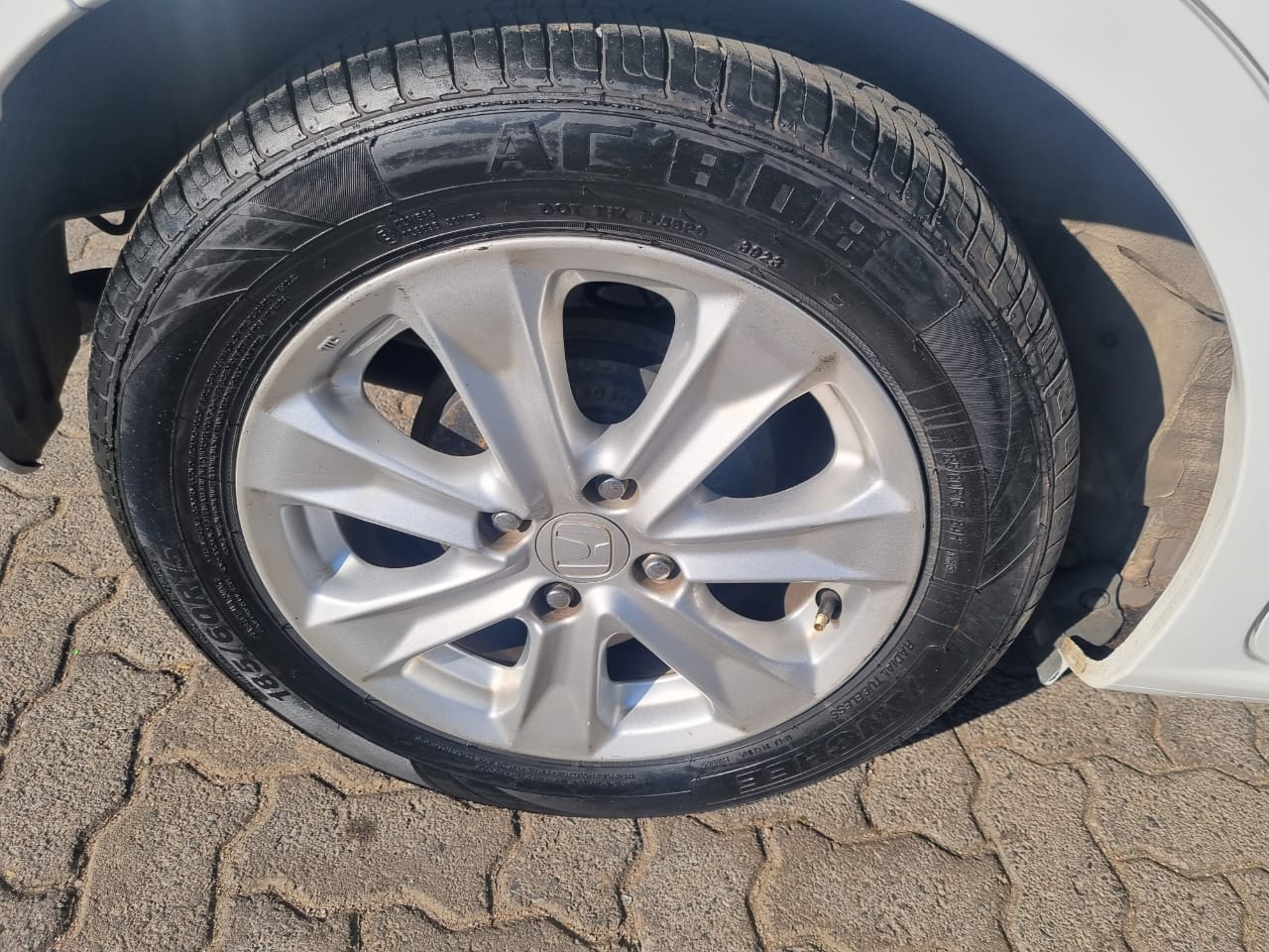 
								2011 Honda Jazz 1.4 Auto – White | full									