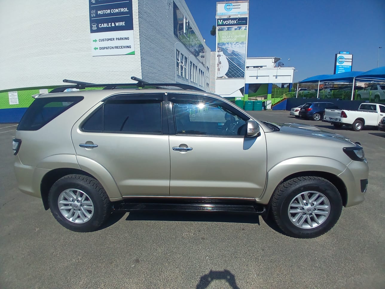 
								2014 Toyota Fortuner 3.0 D-4D 4×2 Auto – Diesel | full									