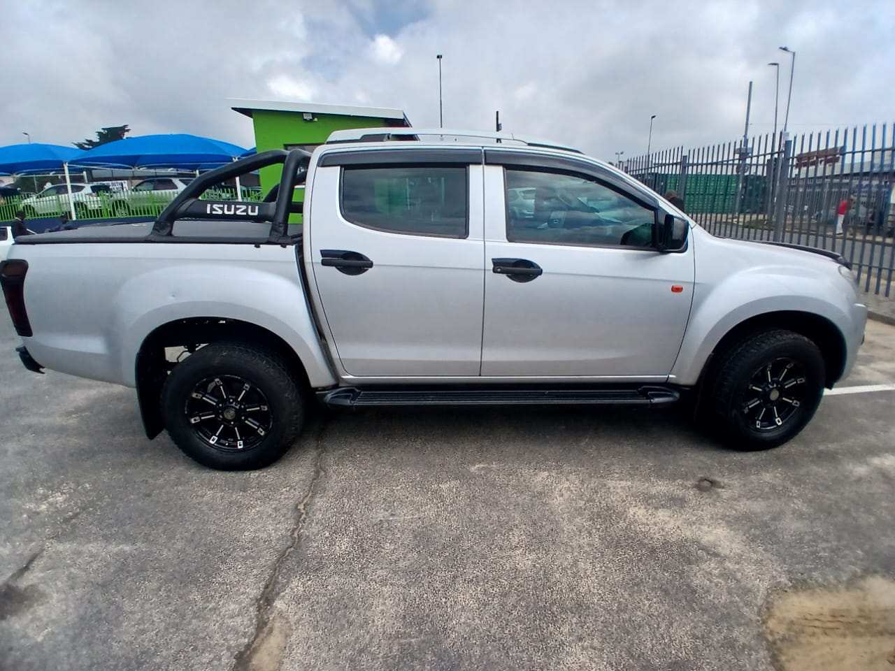 
								2016 Isuzu KB250 D-TEQ D-MAX Double Cab 4×2 Manual – Diesel | full									