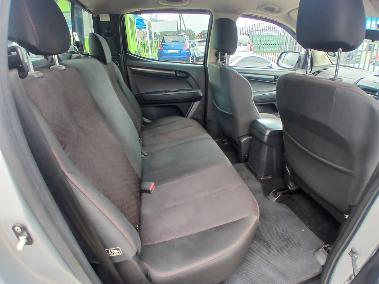 
								2016 Isuzu KB250 D-TEQ D-MAX Double Cab 4×2 Manual – Diesel | full									