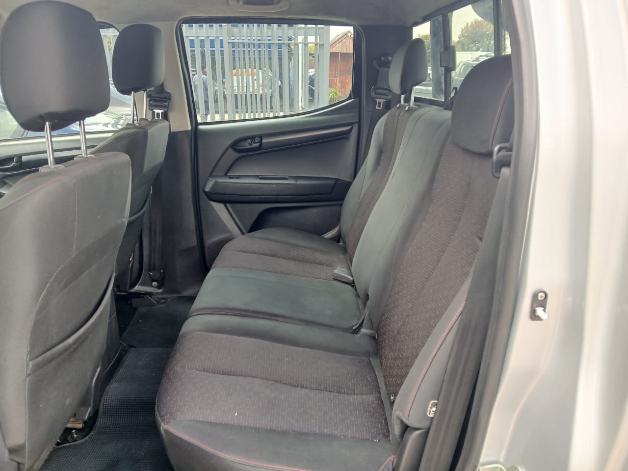 
								2016 Isuzu KB250 D-TEQ D-MAX Double Cab 4×2 Manual – Diesel | full									