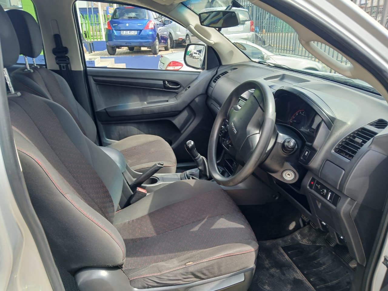 
								2016 Isuzu KB250 D-TEQ D-MAX Double Cab 4×2 Manual – Diesel | full									