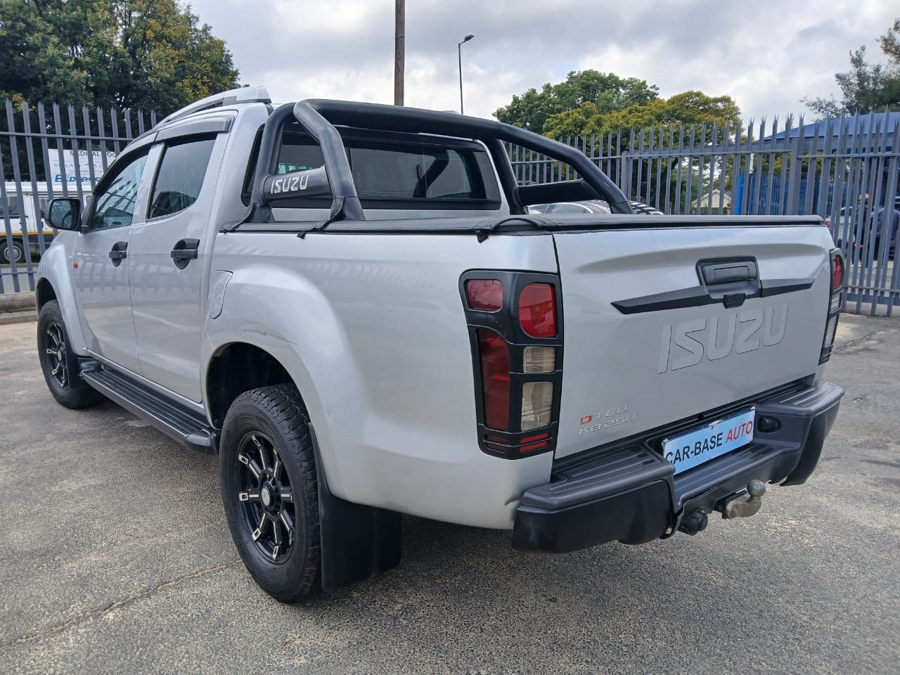 
								2016 Isuzu KB250 D-TEQ D-MAX Double Cab 4×2 Manual – Diesel | full									