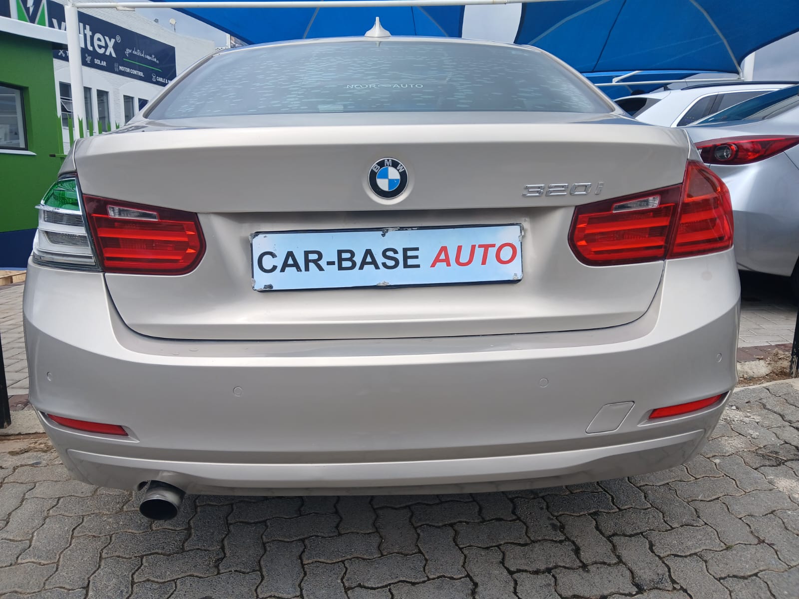 
								2013 BMW 320i  Automatic full									