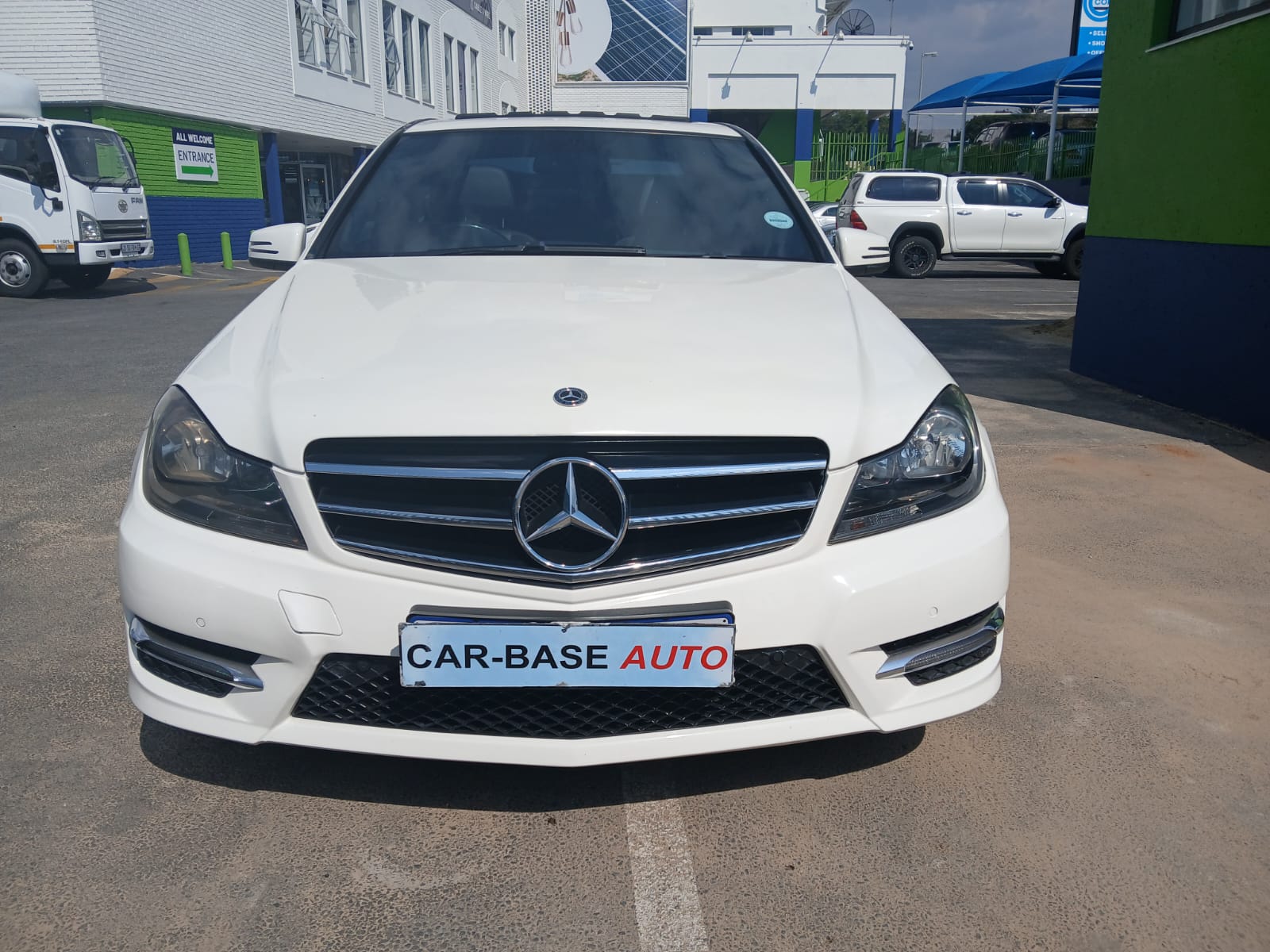 
								2014  Mercedes Benz C200 Automatic full									
