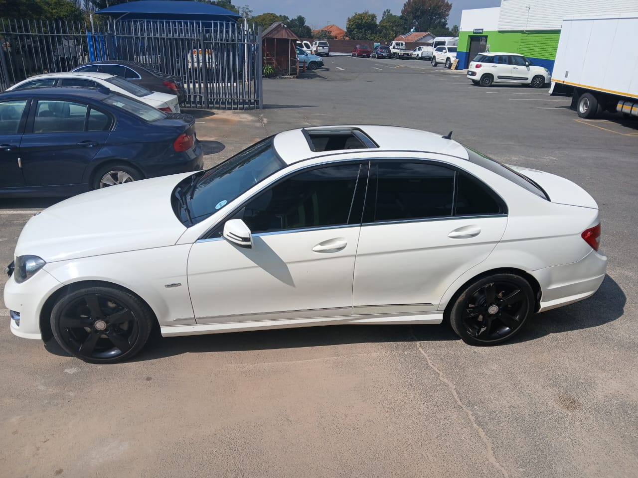 
								2014  Mercedes Benz C200 Automatic full									
