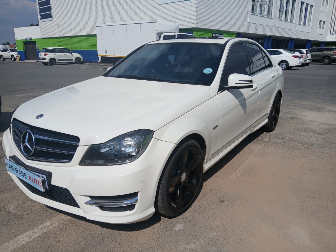 
								2014  Mercedes Benz C200 Automatic full									