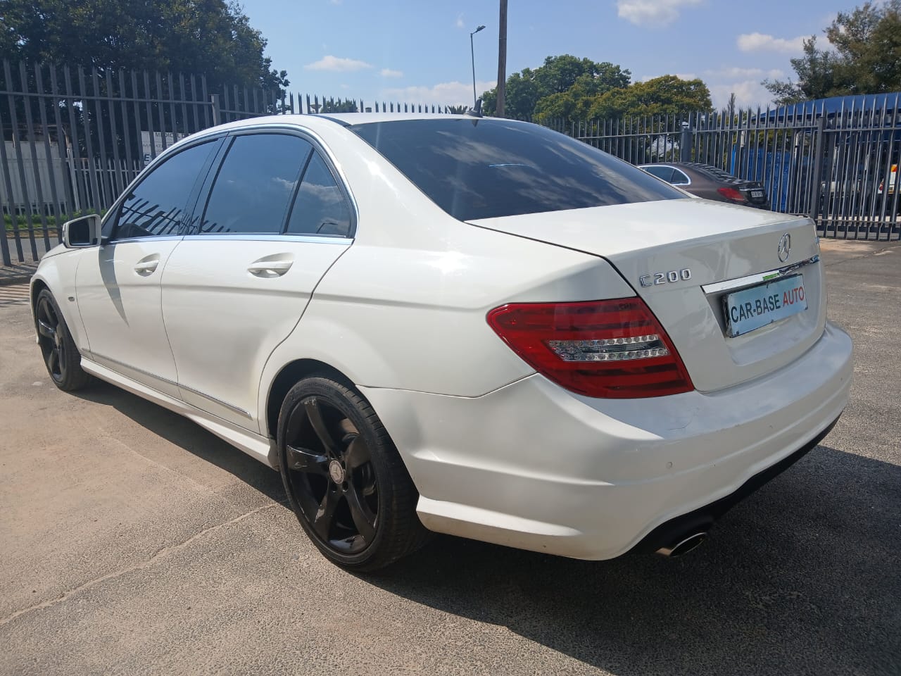 
								2014  Mercedes Benz C200 Automatic full									