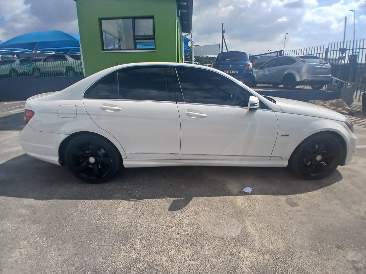 
								2014  Mercedes Benz C200 Automatic full									