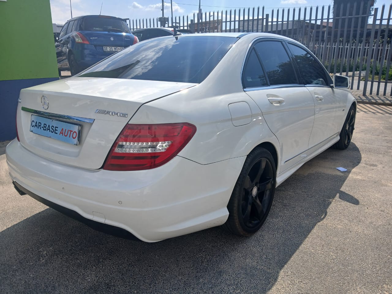 
								2014  Mercedes Benz C200 Automatic full									