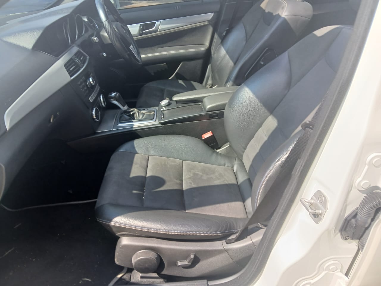 
								2014  Mercedes Benz C200 Automatic full									