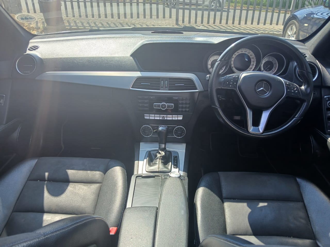 
								2014  Mercedes Benz C200 Automatic full									