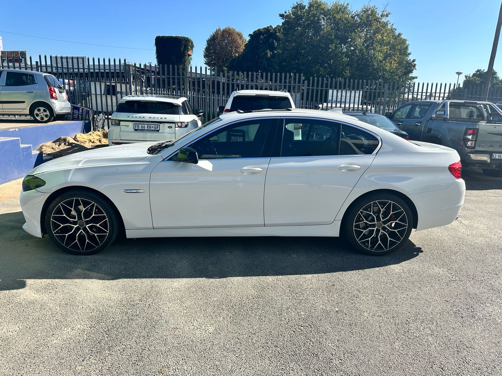 
								2011 BMW 523i M-Sport (F30) – Automatic | Sunroof | Petrol | full									