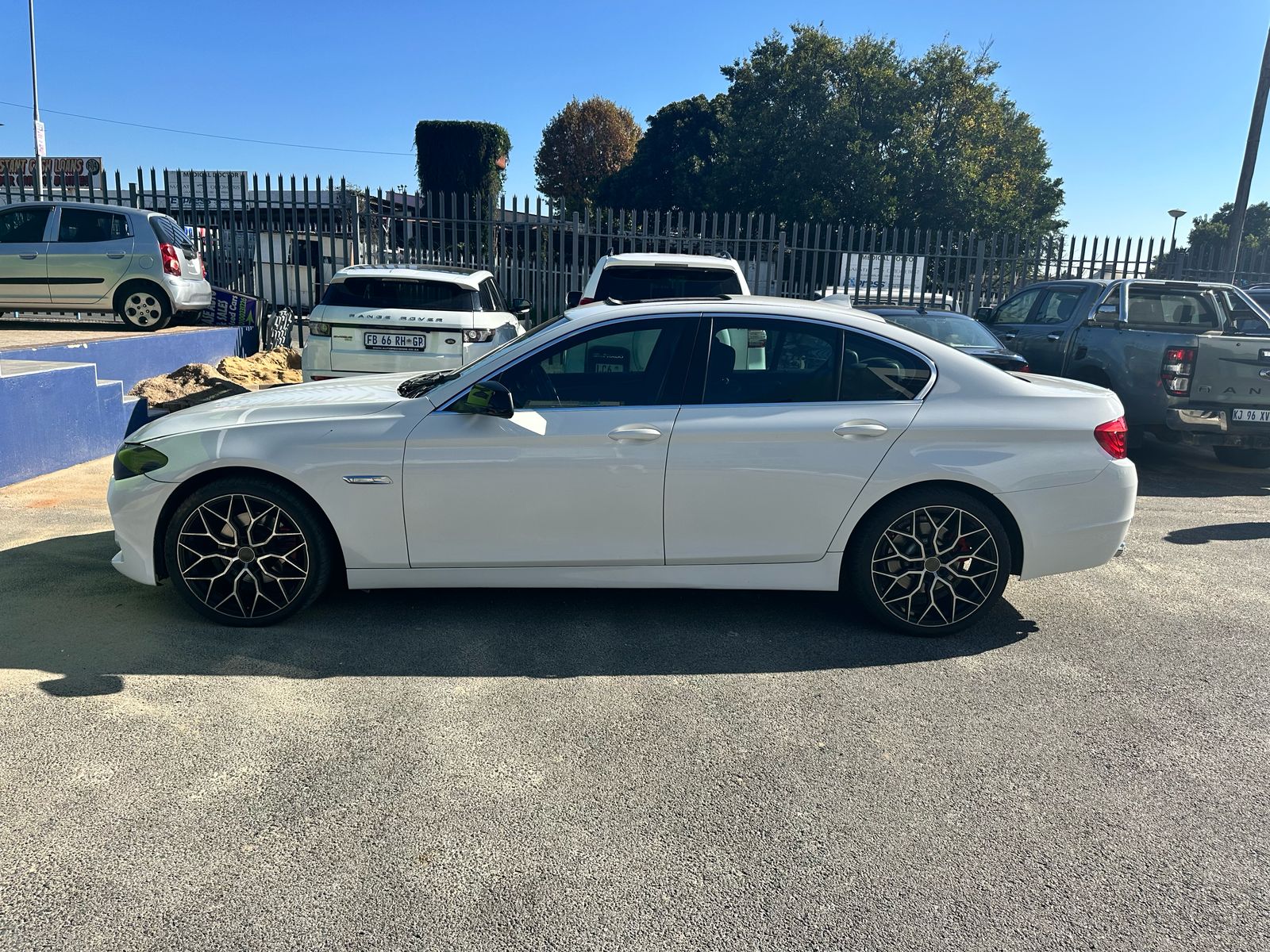 
								2011 BMW 523i M-Sport (F30) – Automatic | Sunroof | Petrol | full									