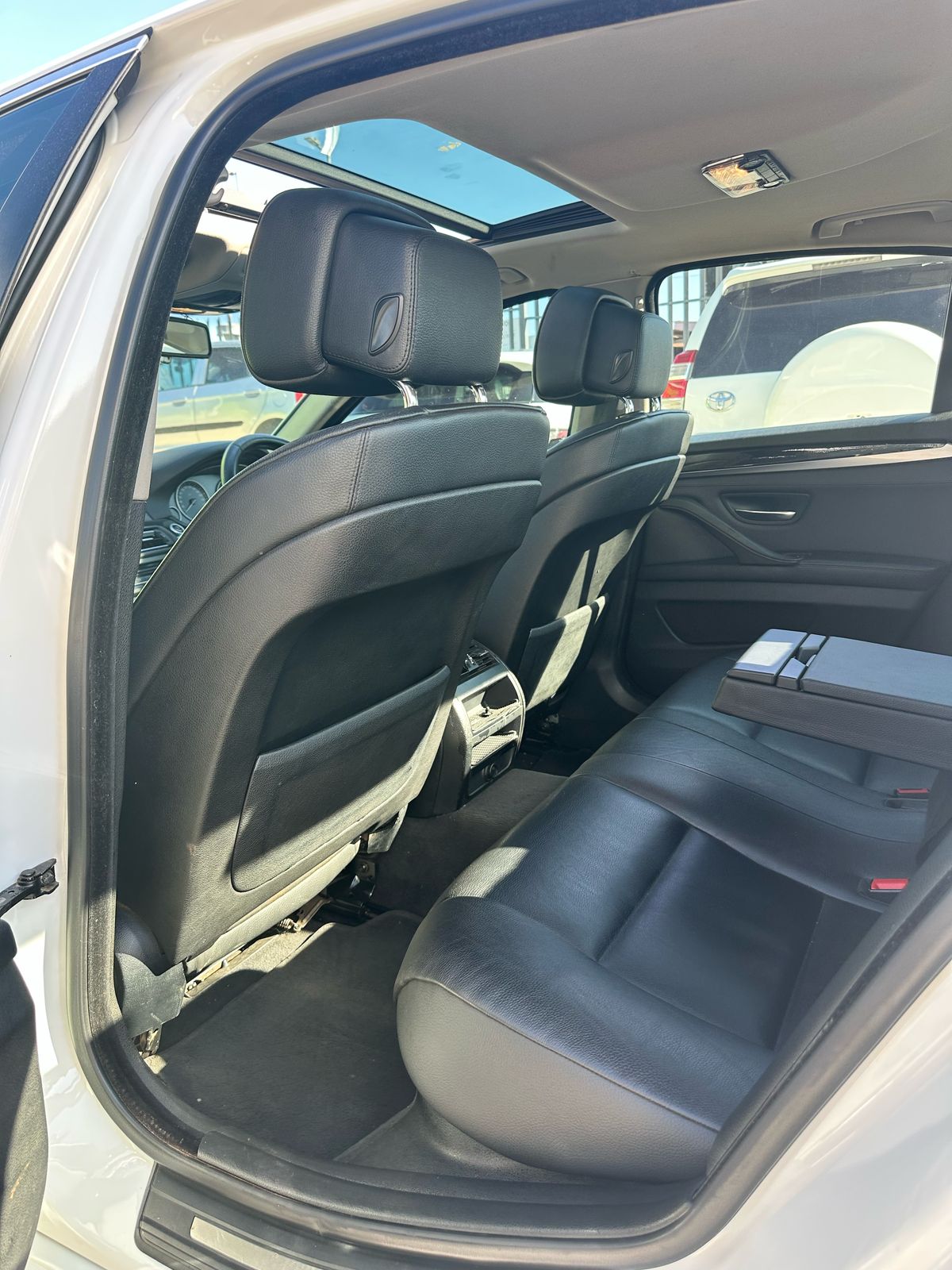 
								2011 BMW 523i M-Sport (F30) – Automatic | Sunroof | Petrol | full									