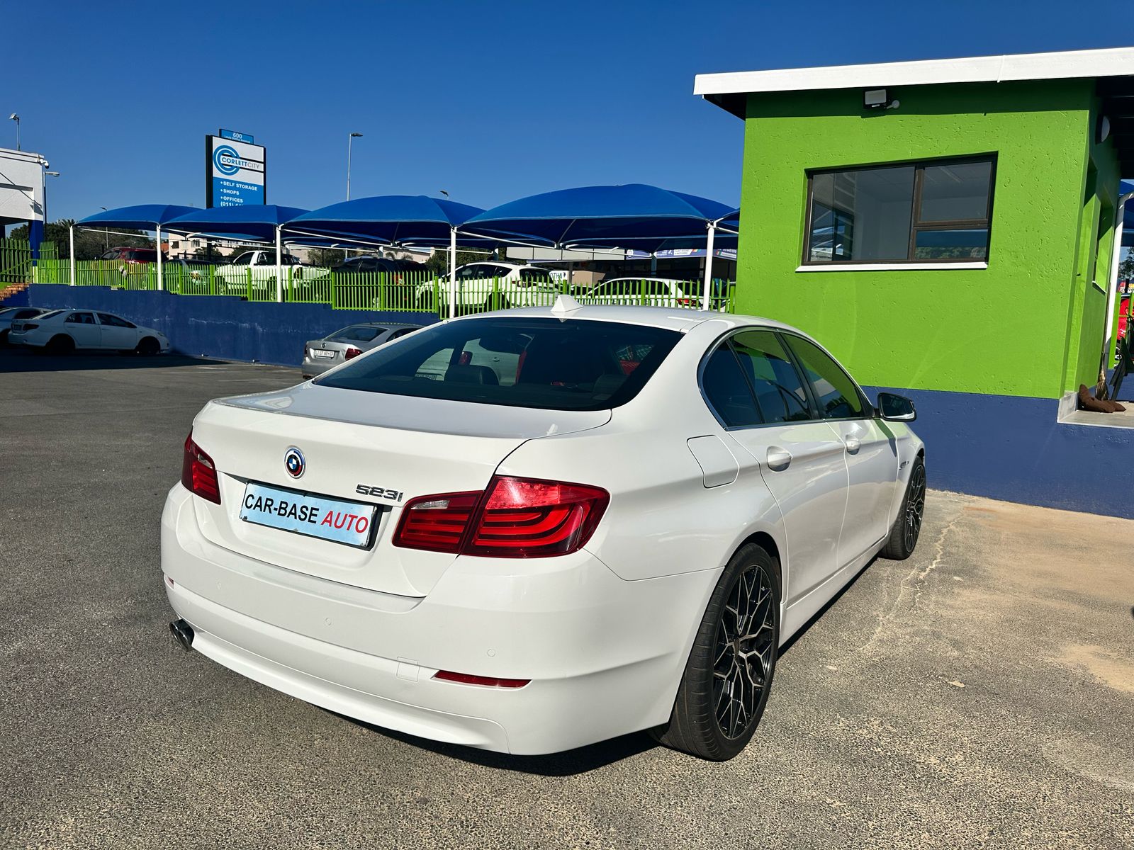 
								2011 BMW 523i M-Sport (F30) – Automatic | Sunroof | Petrol | full									