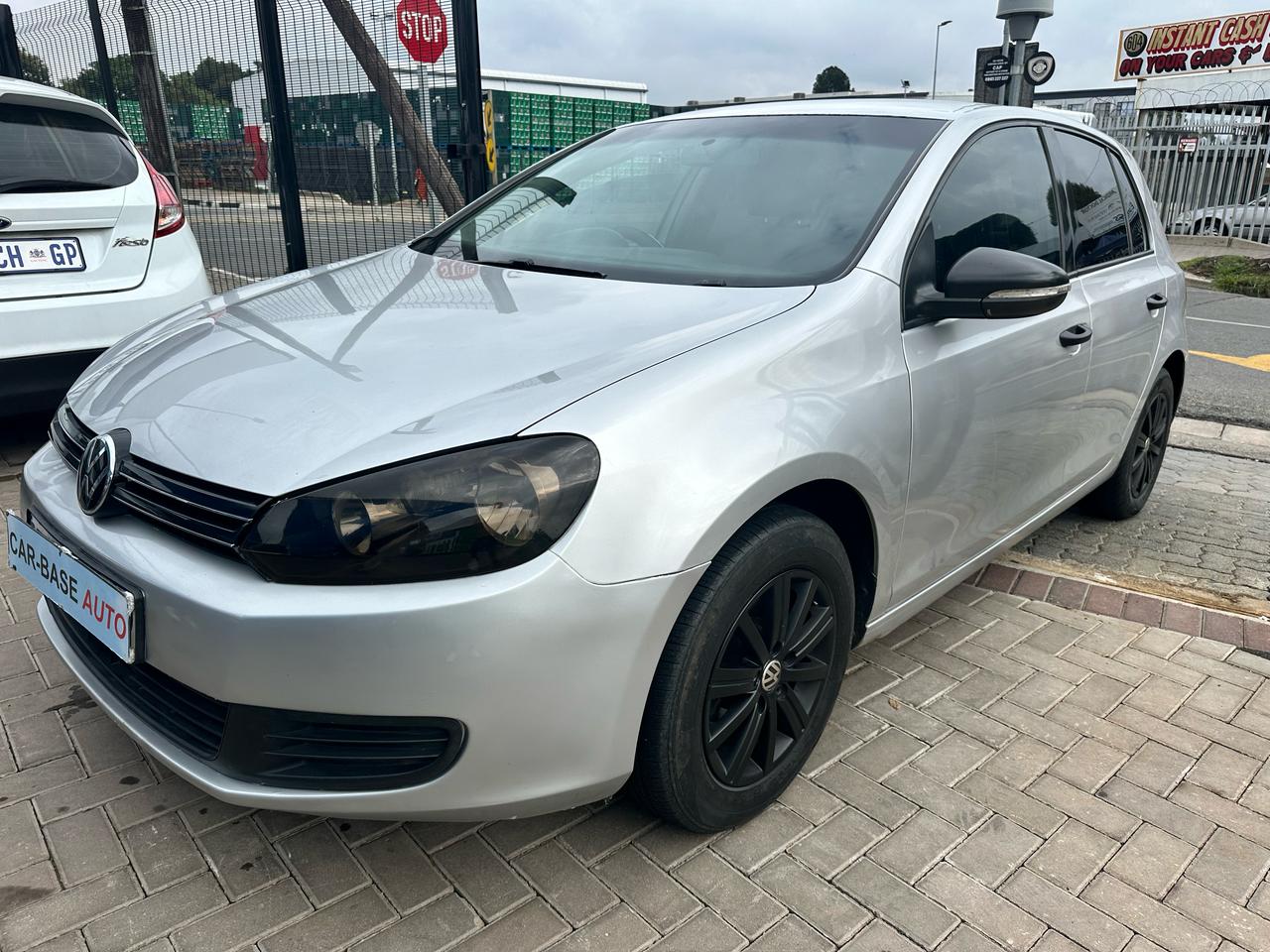 
								2012 Golf 6 1.6 l Manual full									