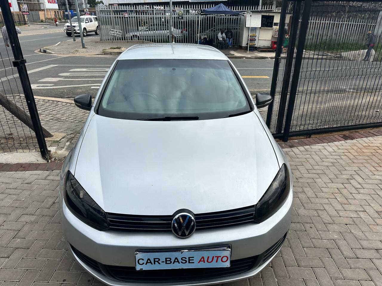
								2012 Golf 6 1.6 l Manual full									