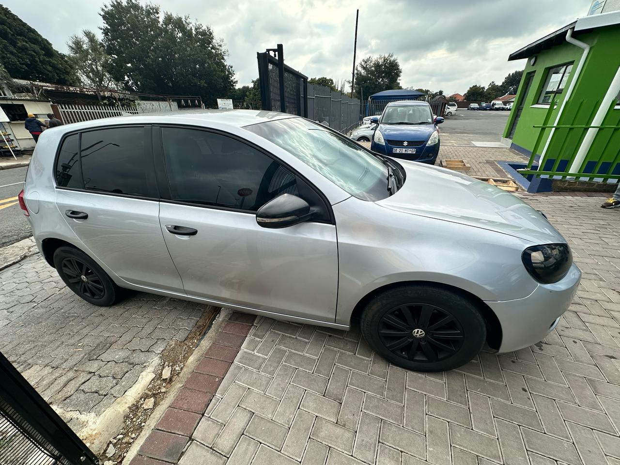 
								2012 Golf 6 1.6 l Manual full									