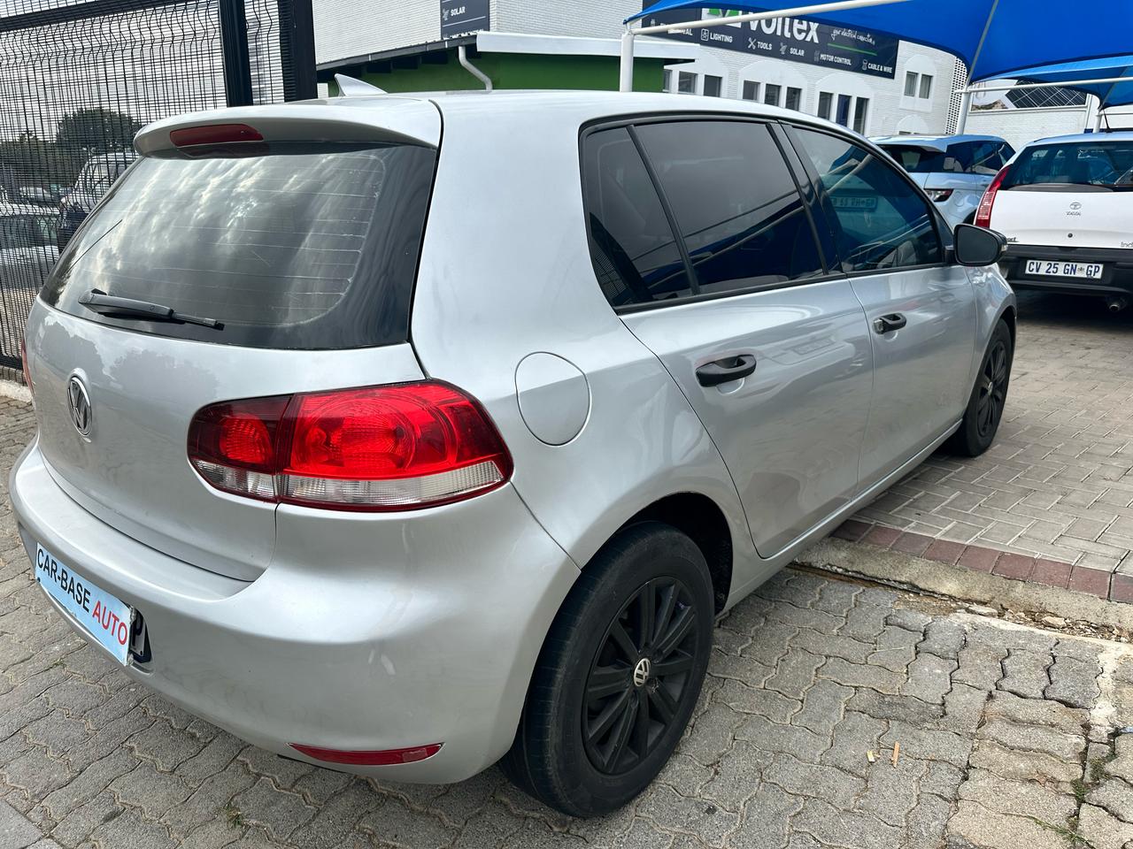 
								2012 Golf 6 1.6 l Manual full									