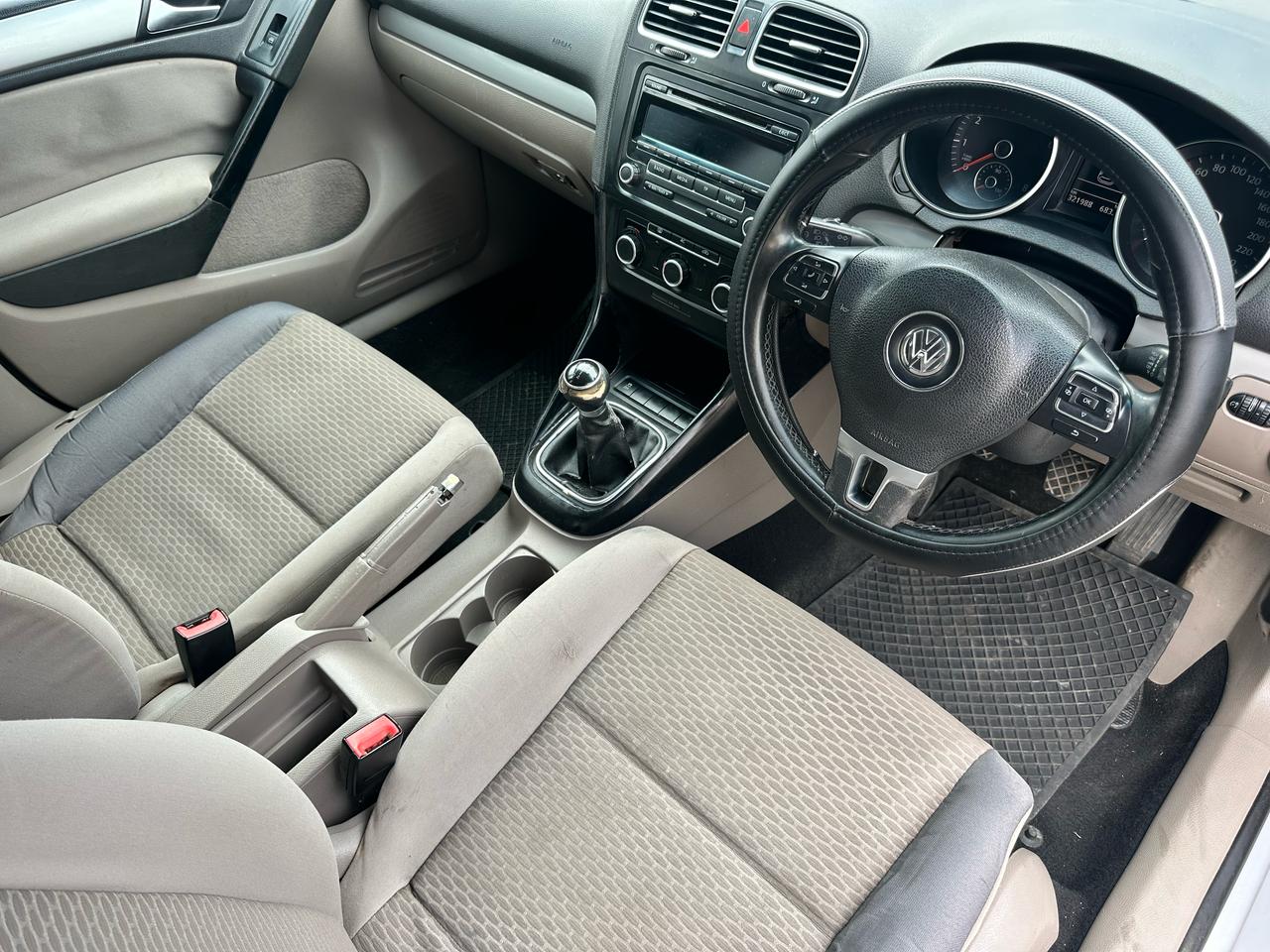 
								2012 Golf 6 1.6 l Manual full									