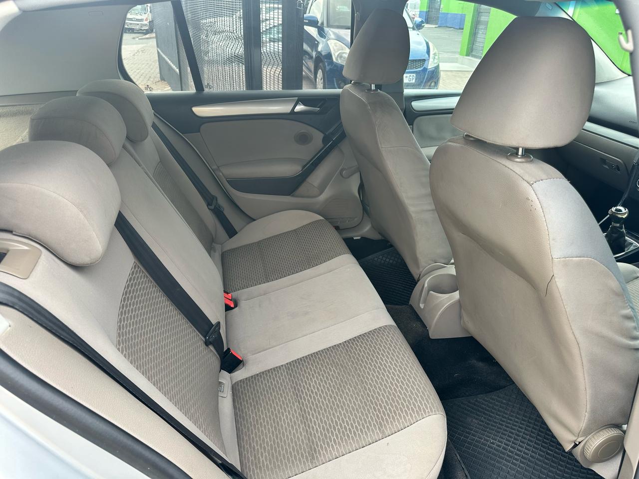 
								2012 Golf 6 1.6 l Manual full									