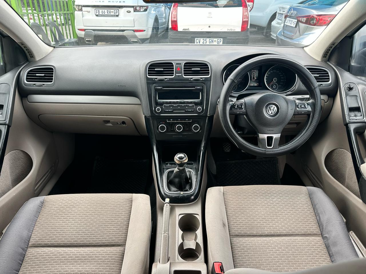 
								2012 Golf 6 1.6 l Manual full									