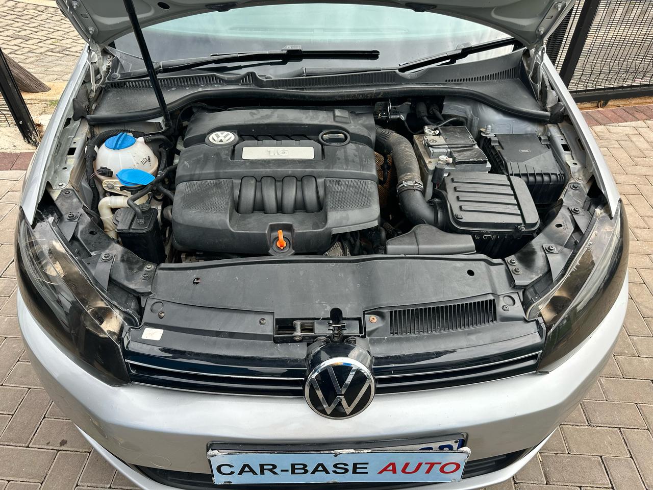 
								2012 Golf 6 1.6 l Manual full									