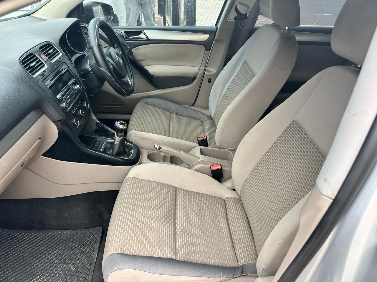 
								2012 Golf 6 1.6 l Manual full									