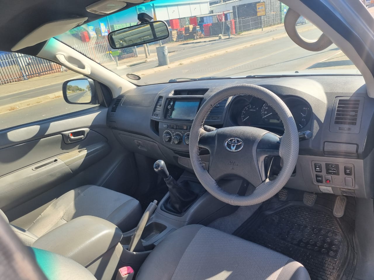 
								2015 Toyota Hilux 2.5 D-4D Single Cab – Manual Diesel full									