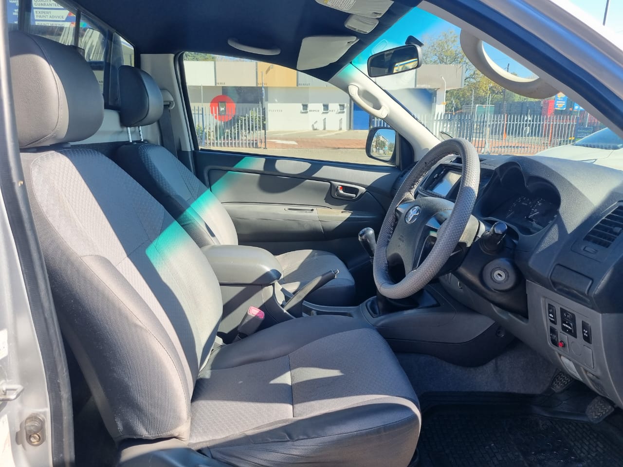 
								2015 Toyota Hilux 2.5 D-4D Single Cab – Manual Diesel full									