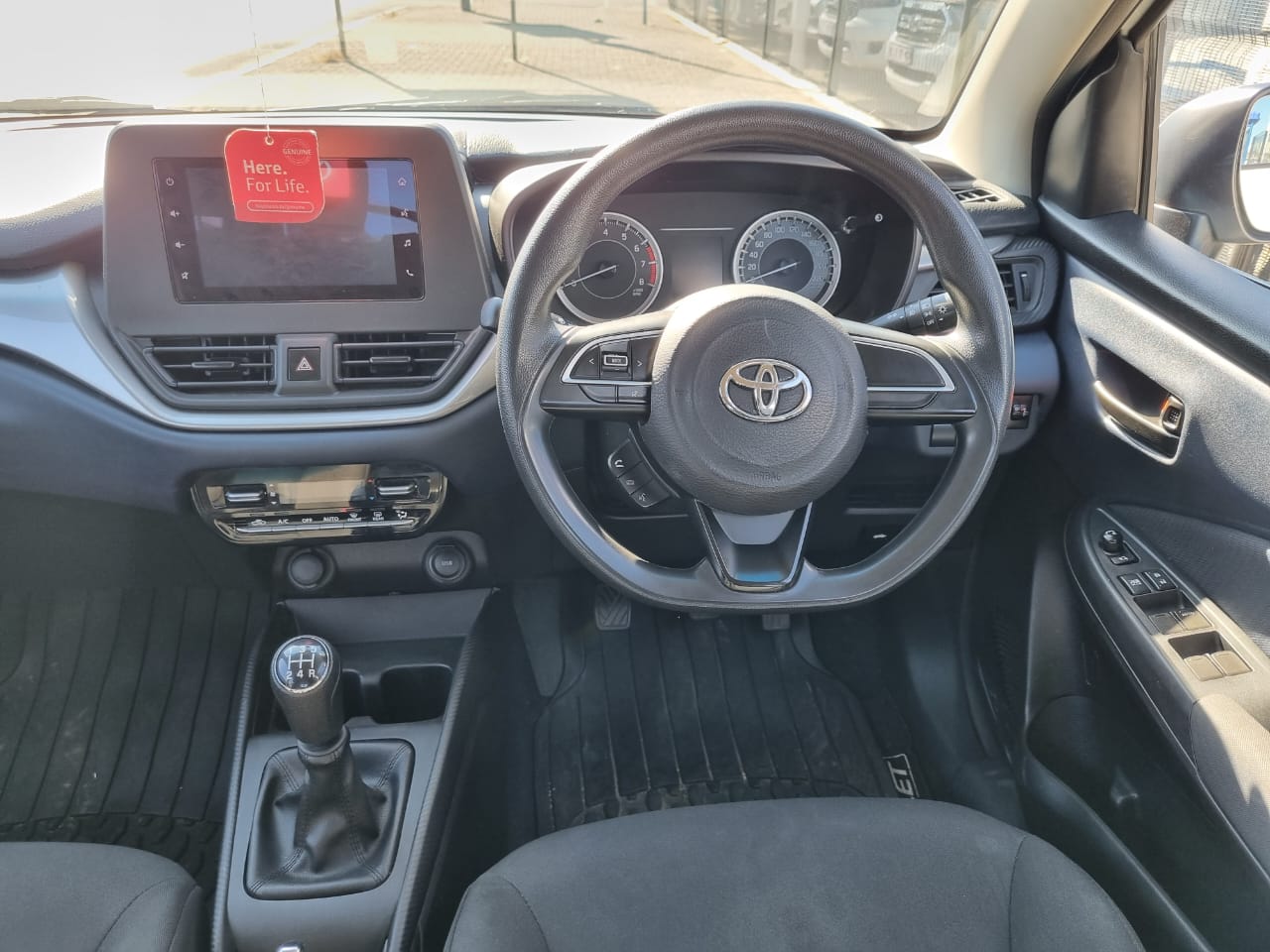 
								2022 Toyota Starlet 1.4 XS – Manual full									